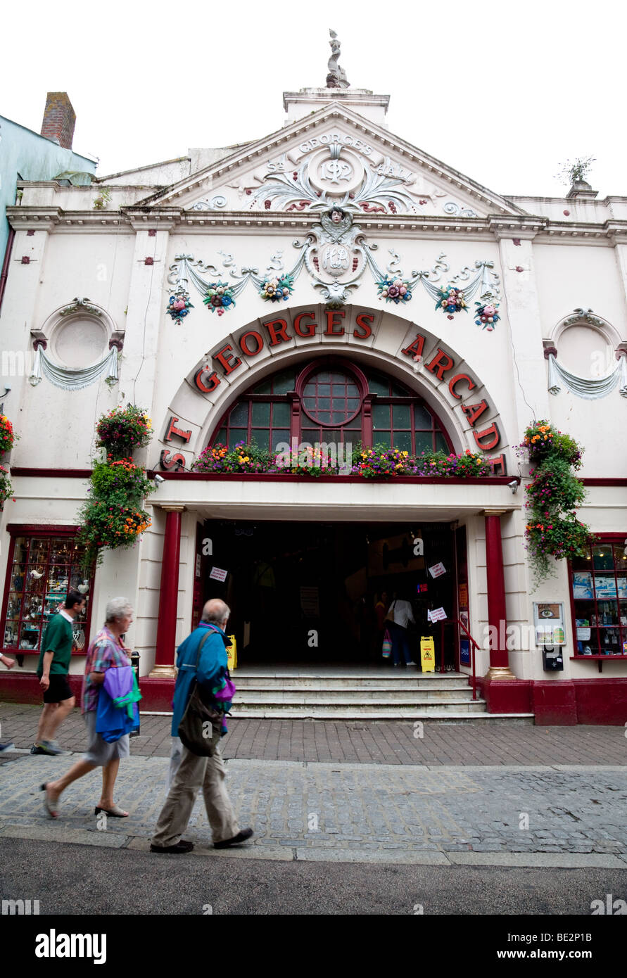 St George's Arcade à Falmouth, Cornwall, Royaume-Uni. Banque D'Images