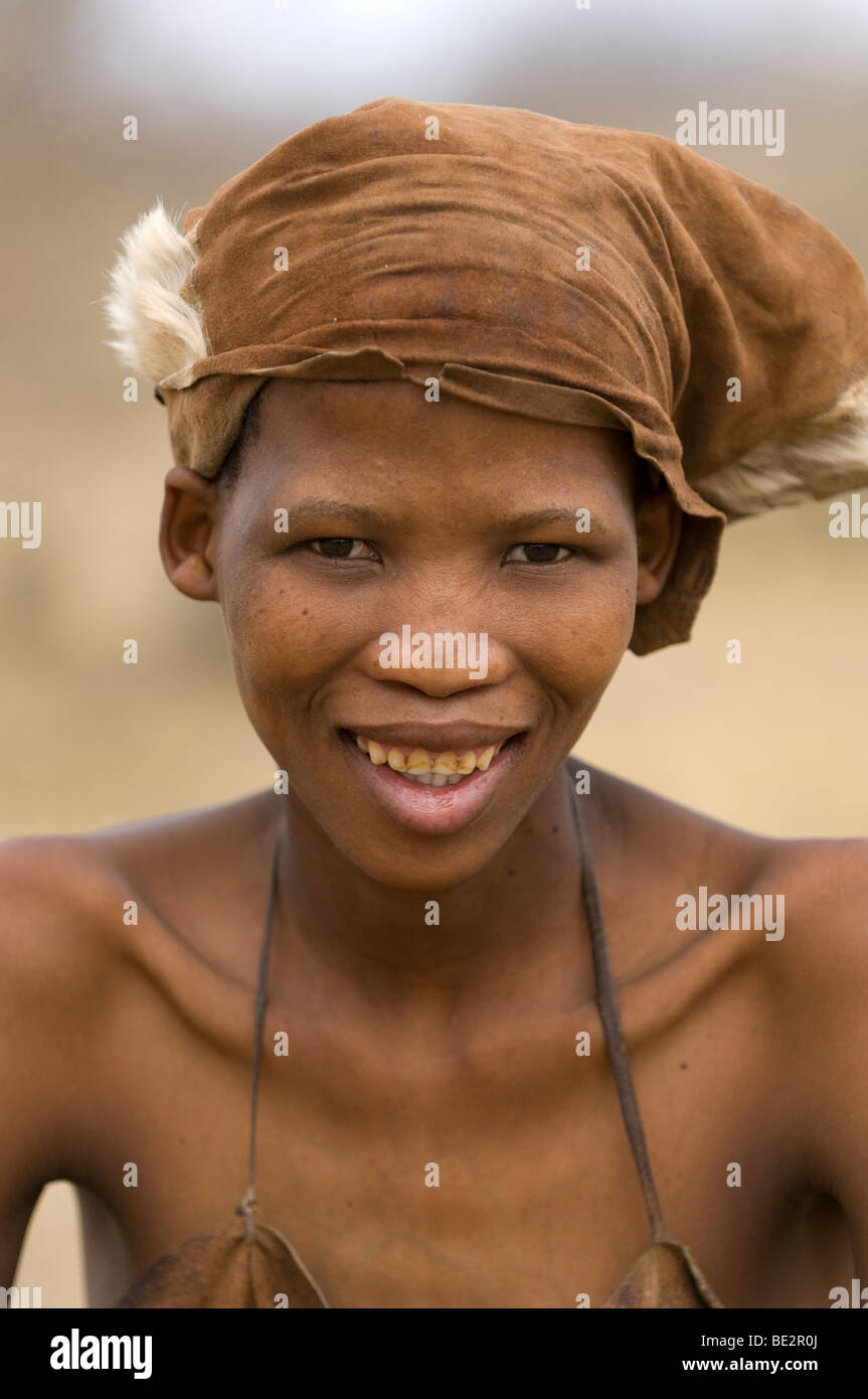 Bushman Naro (San) woman portrait, Central Kalahari, Botswana Banque D'Images