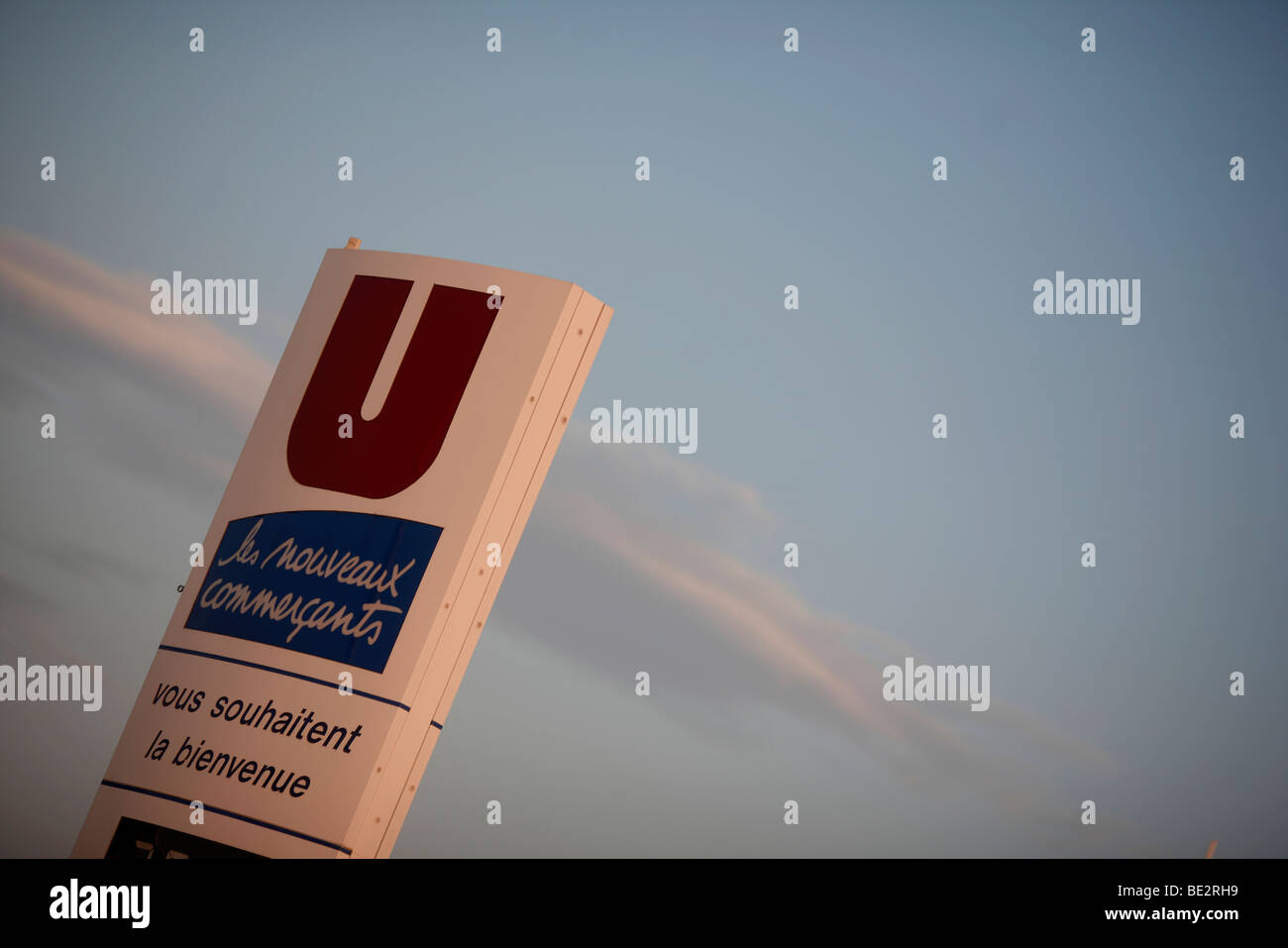 Signe pour Super U et Hyper U chaîne de supermarchés en France Banque D'Images