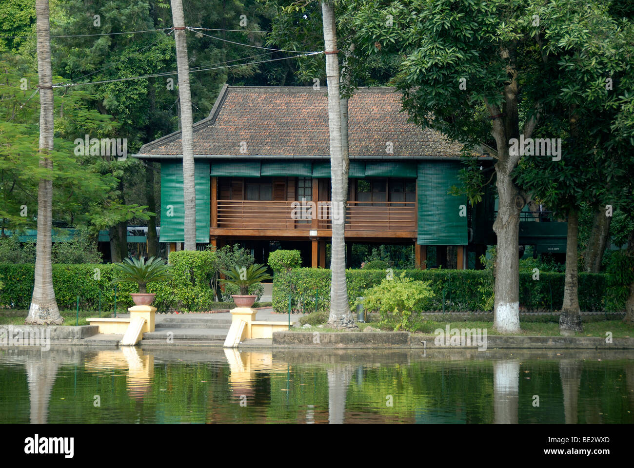 Maison en bois sur pilotis, Ho Chi Minh Lake House, Hanoi, Vietnam, Asie du Sud, Asie Banque D'Images