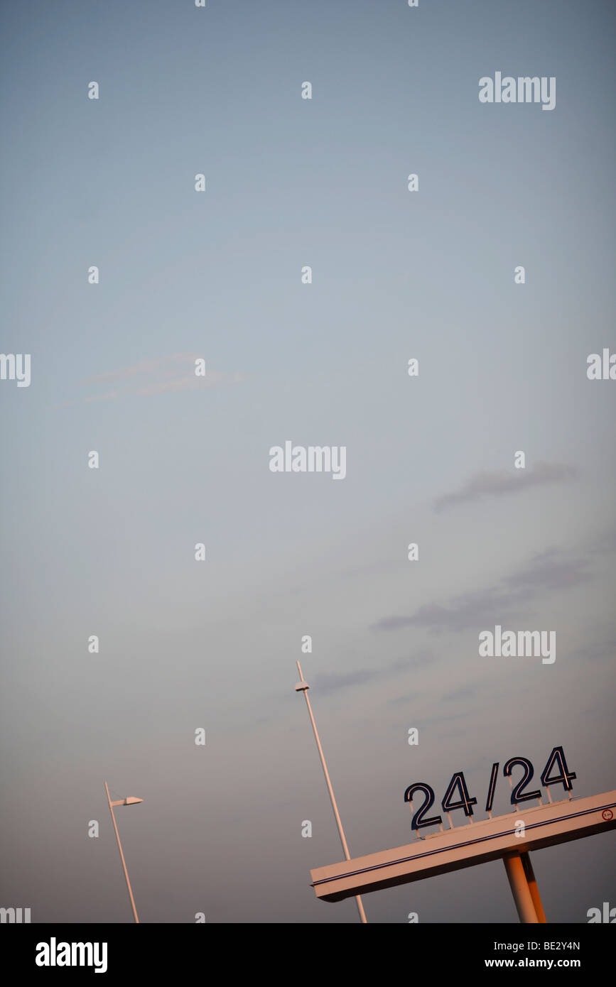 Inscrivez-vous pour 24 heures à la station-service Super U et Hyper U chaîne de supermarchés en France Banque D'Images