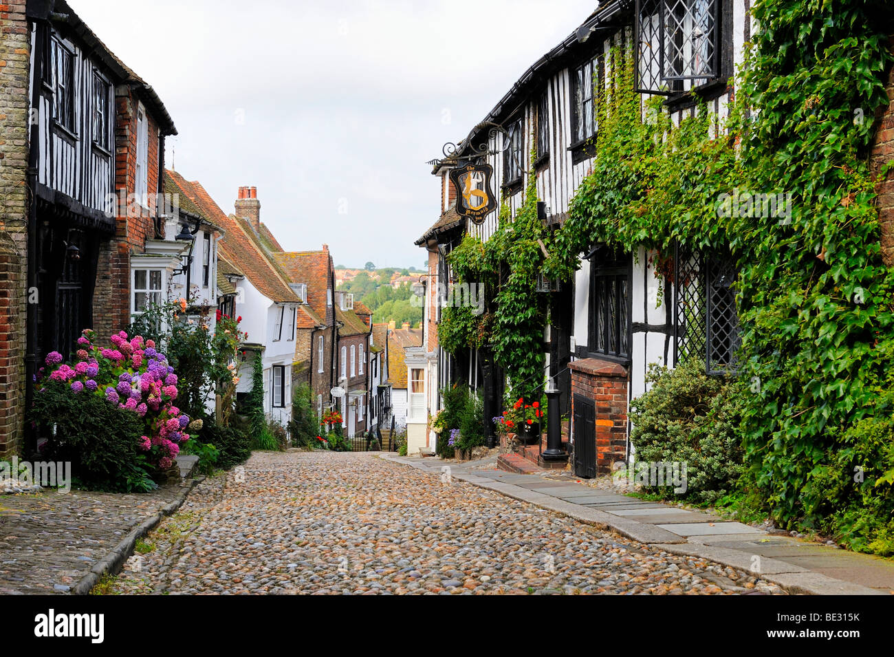 La célèbre rue sirène dans la vieille ville de Rye, East Sussex, Angleterre, Royaume-Uni, Europe Banque D'Images