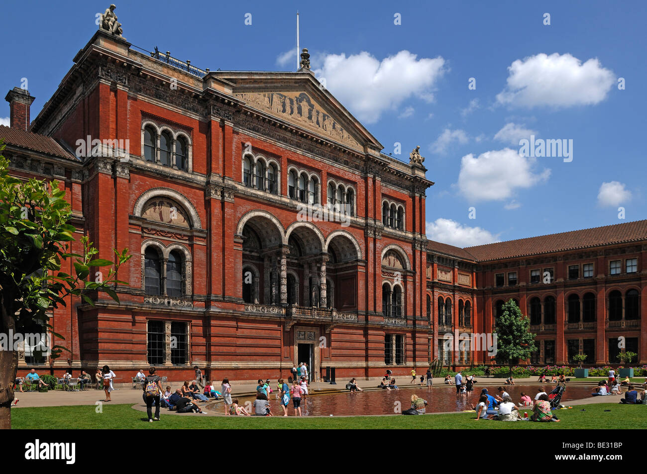 Victoria & Albert Museum et cour intérieure, 1-5 Exhibition Road, Londres, Angleterre, Royaume-Uni, Europe Banque D'Images