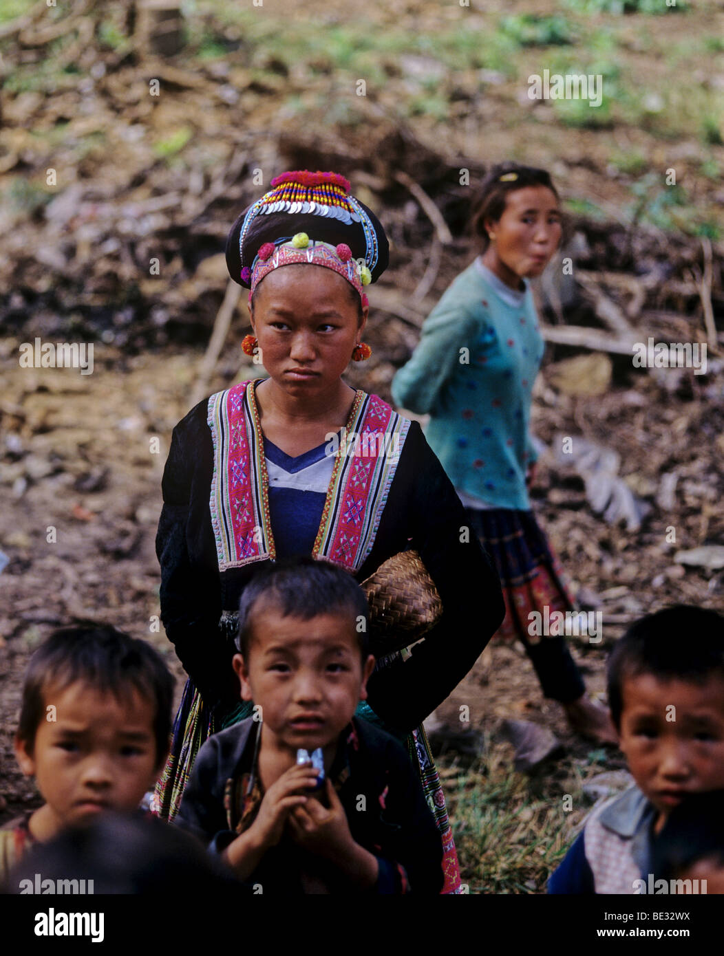 2706. Les enfants de la H'Mung ou tribu Meo Hill, dans le Nord de la Thaïlande. Banque D'Images