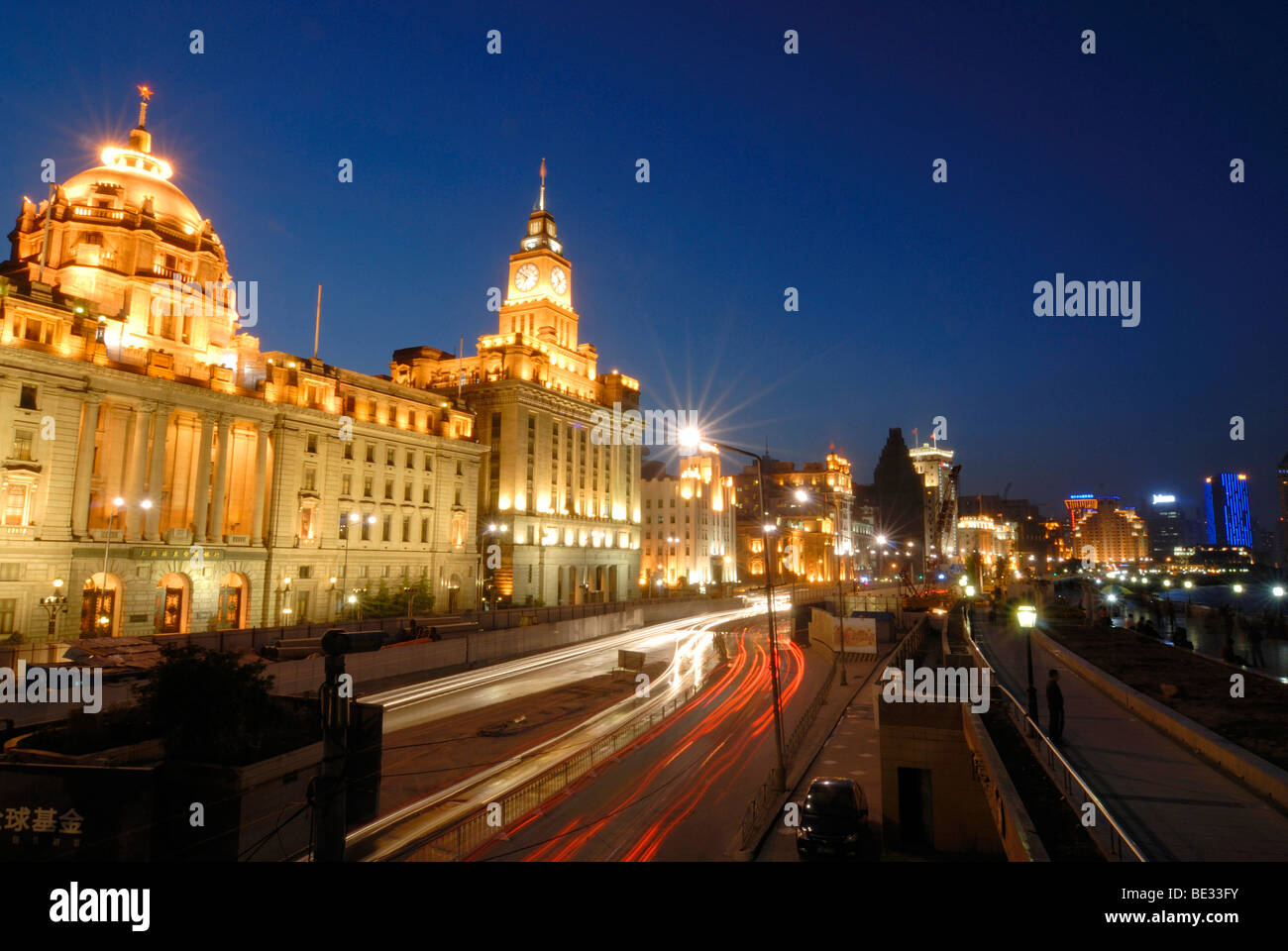 Le Bund, promenade de nuit illuminée, avenue à Shanghai, avec la HSBC Building, et China Merchants Bank Building, Chine, Asie Banque D'Images