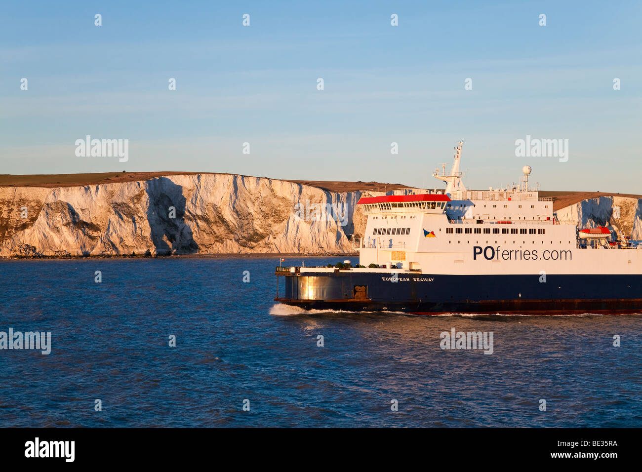 L'Europe, l'Angleterre. Kent, falaises blanches de Douvres vu du ferry transmanche Banque D'Images