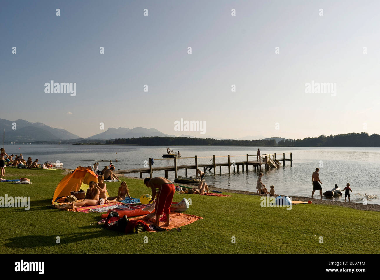 Zone de baignade à Breitbrunn Urfahr sur le lac de Chiemsee, Bavaria, Germany, Europe Banque D'Images