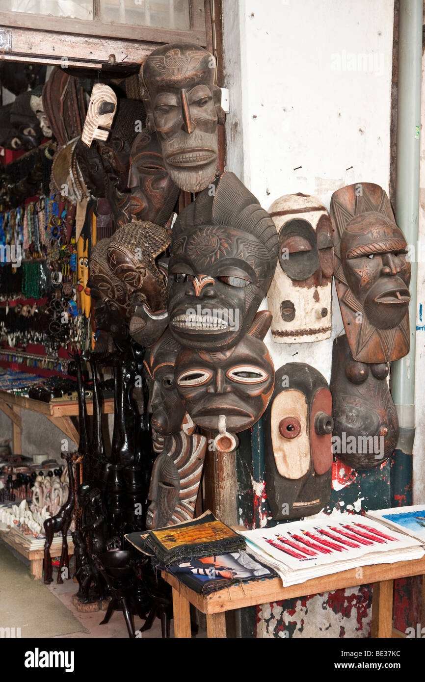 Masques africains pour les touristes, Stone Town, Zanzibar, Tanzania, Africa Banque D'Images