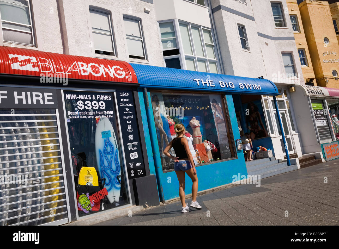 Magasins de surf sur Campbell Parade à Bondi Beach. Sydney, New South Wales, Australia Banque D'Images