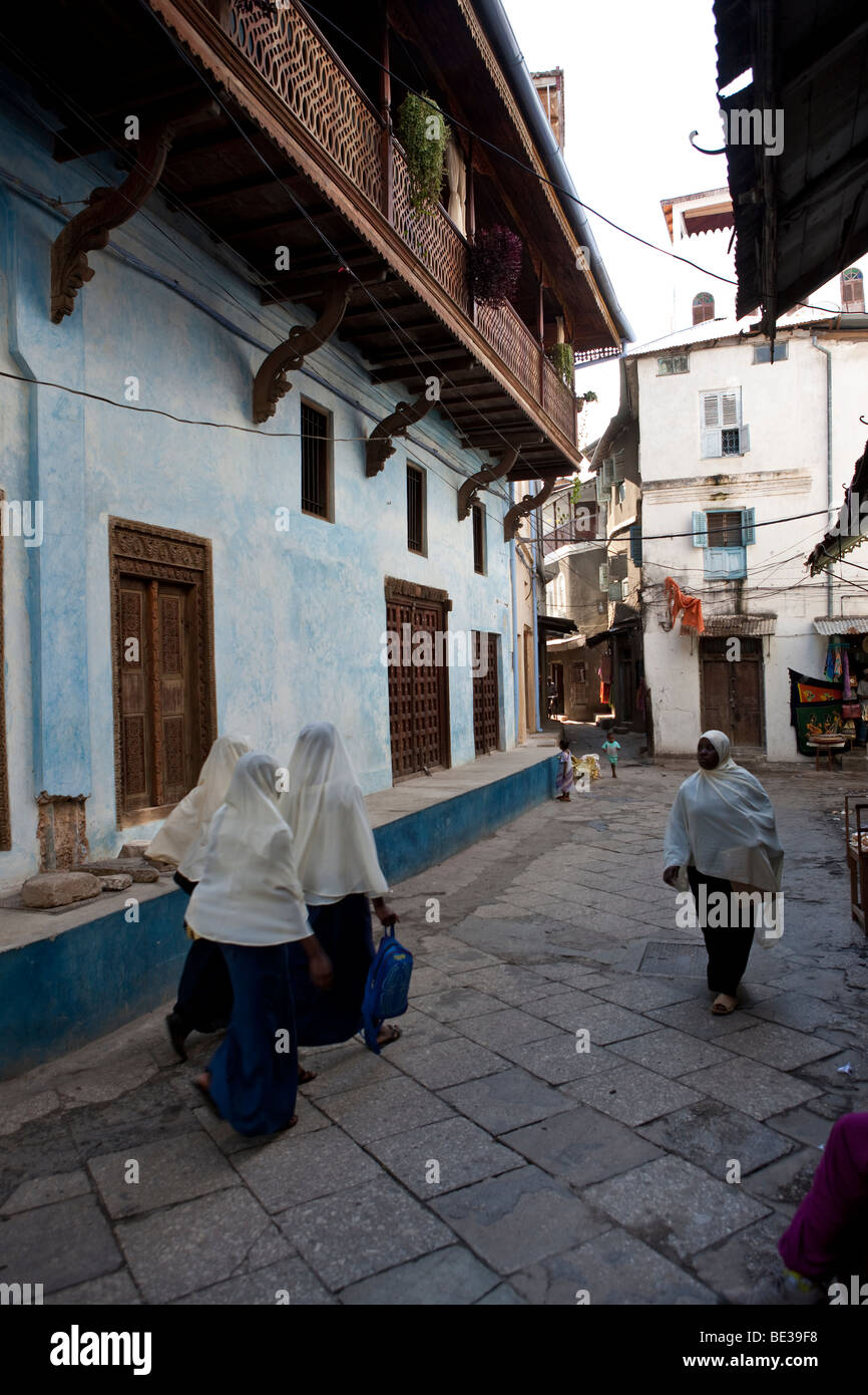 Petit magasin dans le bazar de Changa street, sur la gauche, l'Emerson Spice Hotel, Stonetown, Stone Town, Zanzibar, Tanzania, Africa Banque D'Images