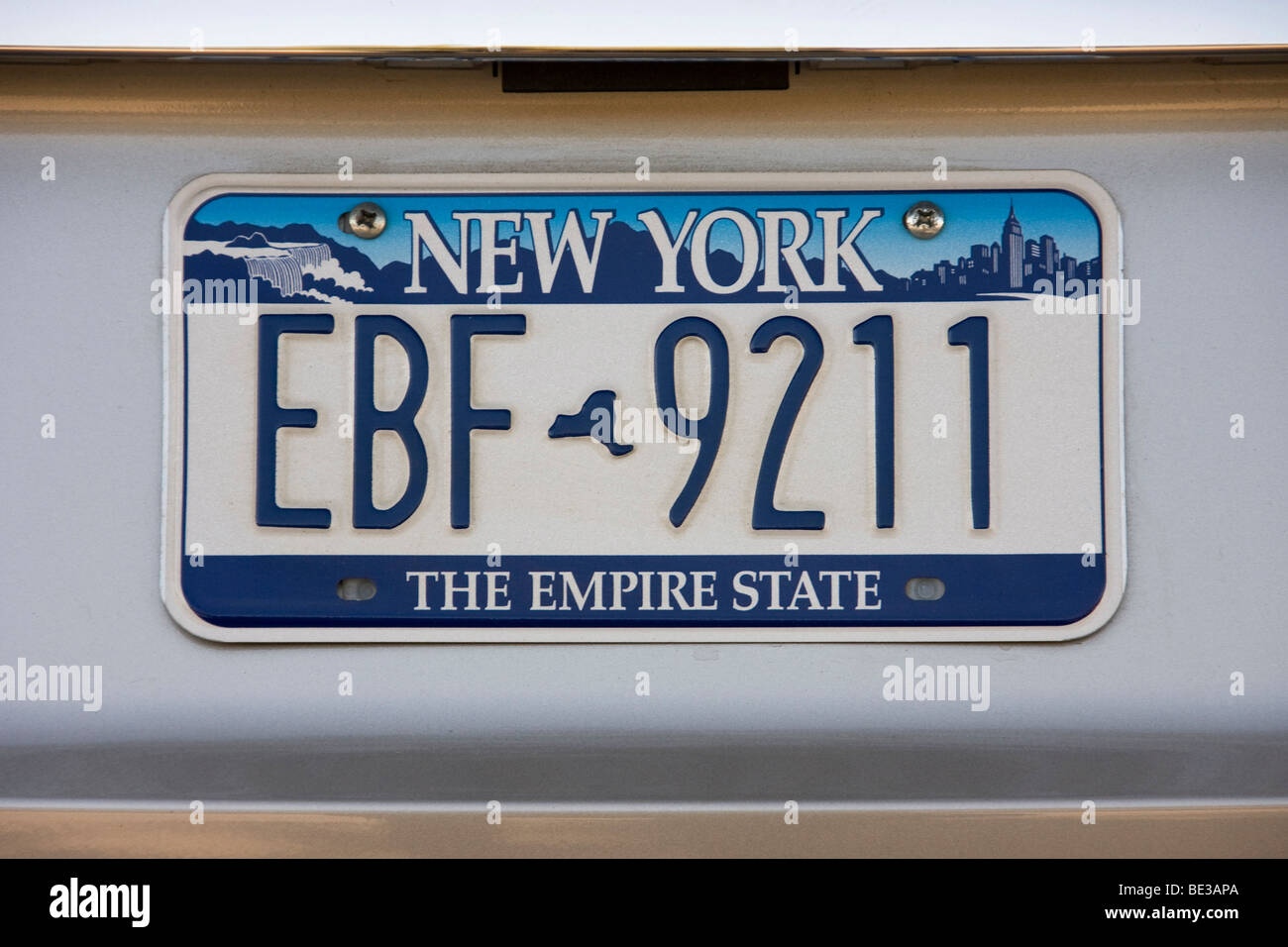 La plaque d'immatriculation de véhicule à moteur, de l'état de New York aux  États-Unis Photo Stock - Alamy