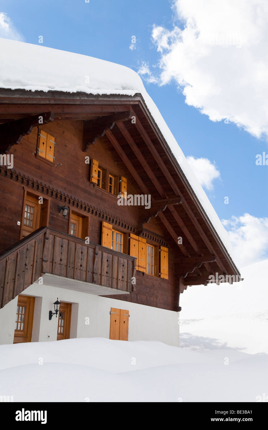 De style chalet suisse typique, Grindelwald, Jungfrau Region, Oberland Bernois, Alpes Suisses, Suisse Banque D'Images