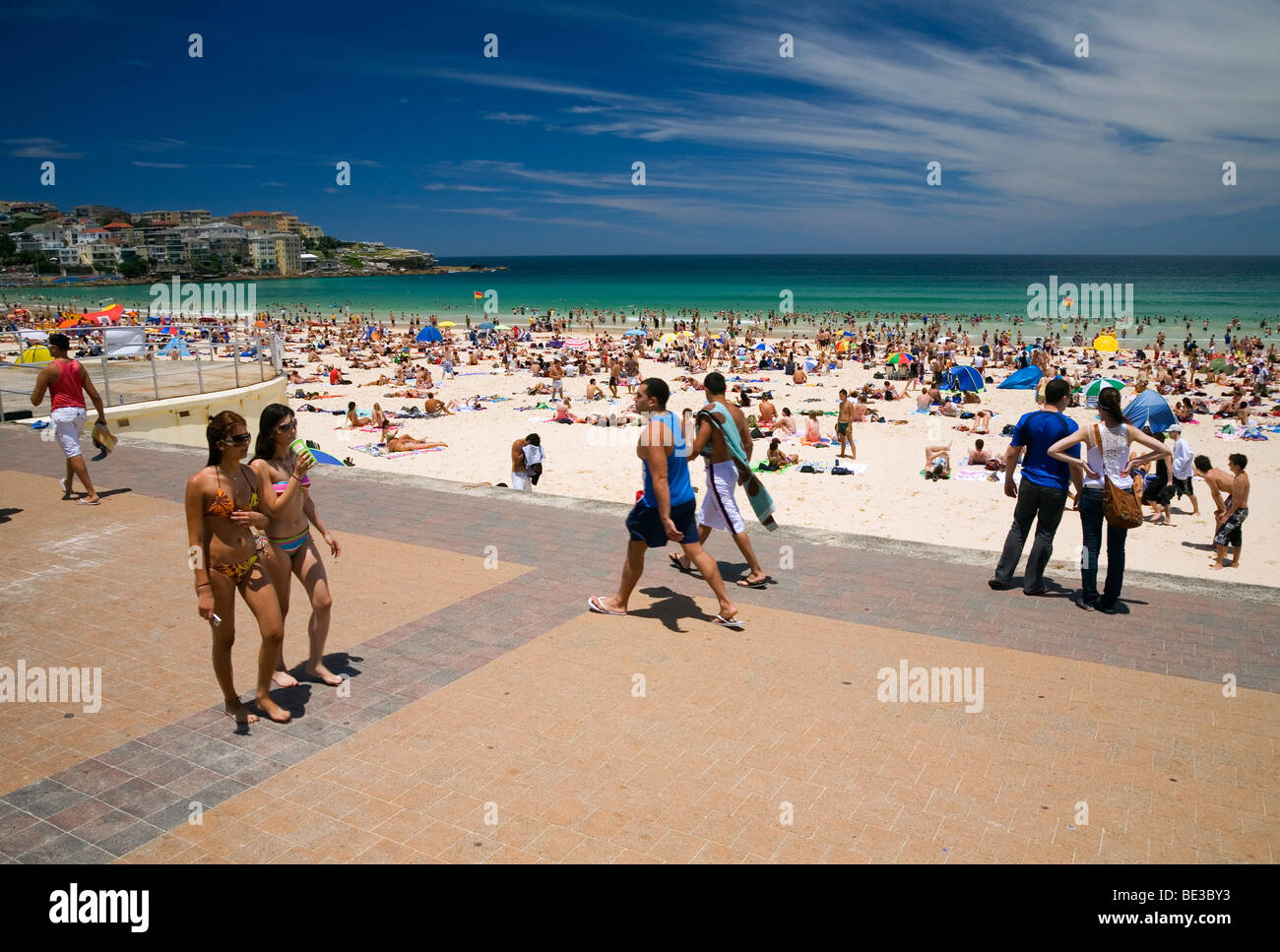 Des foules d'été à Bondi Beach. Sydney, New South Wales, Australia Banque D'Images