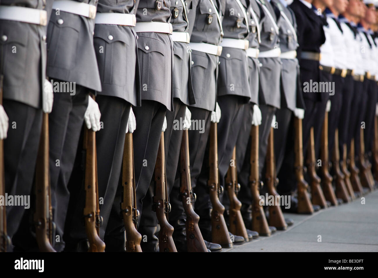 Garde de la Bundeswehr à l'armée allemande exerce à la cérémonie de serment de la Bundeswehr à l'armée allemande en face du Paul Loebe H Banque D'Images