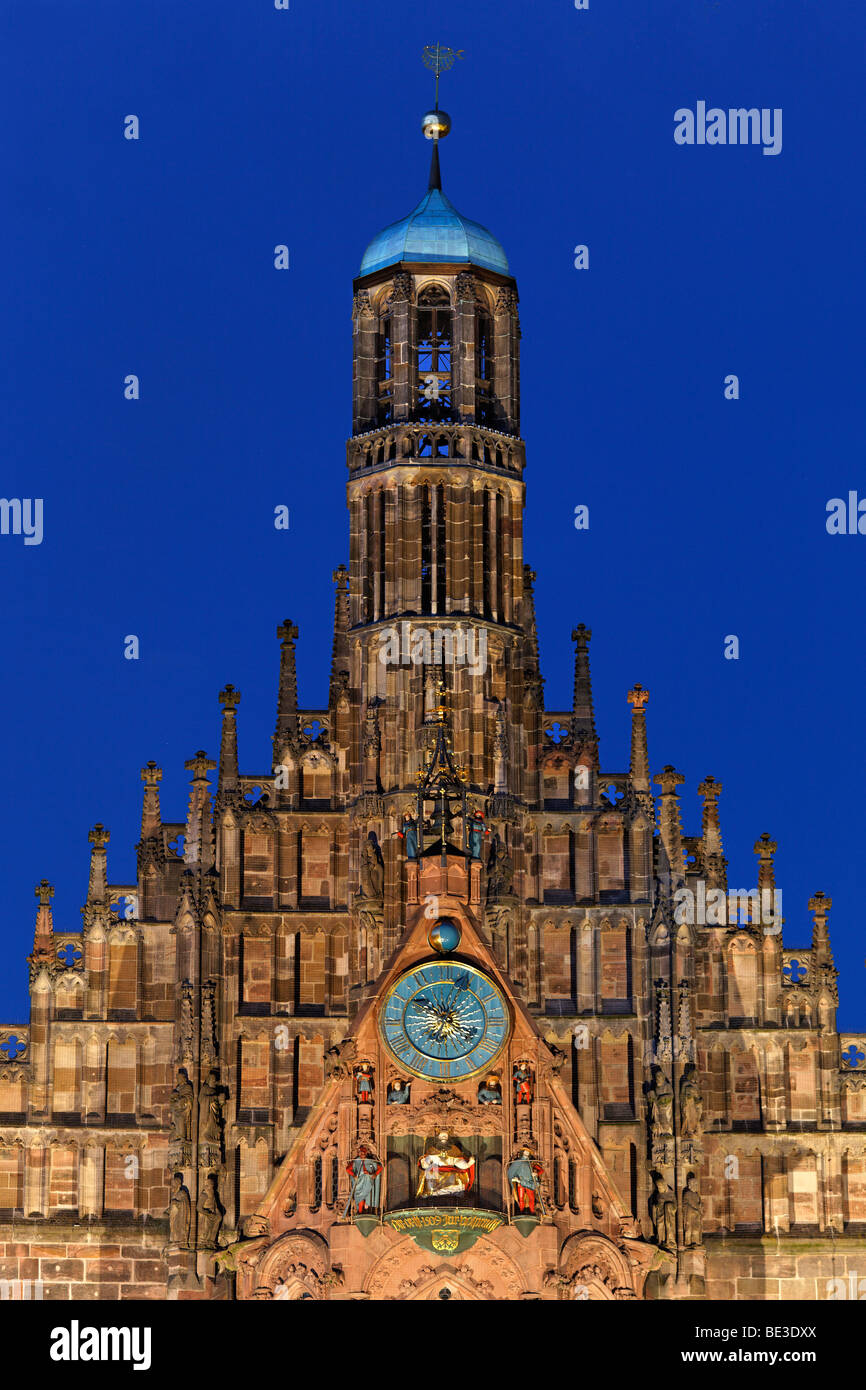 L'église Frauenkirche de Notre-Dame, gothique, catholique, Eglise, soir, nuit, illuminé, Maennleinlaufen, vieille ville, Nuremberg, M Banque D'Images