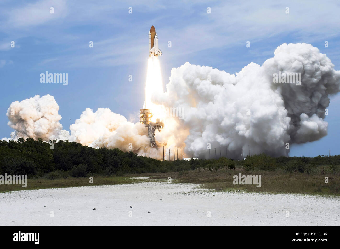 La navette spatiale Atlantis décollera à partir de sa plateforme de lancement vers l'orbite de la Terre. Banque D'Images