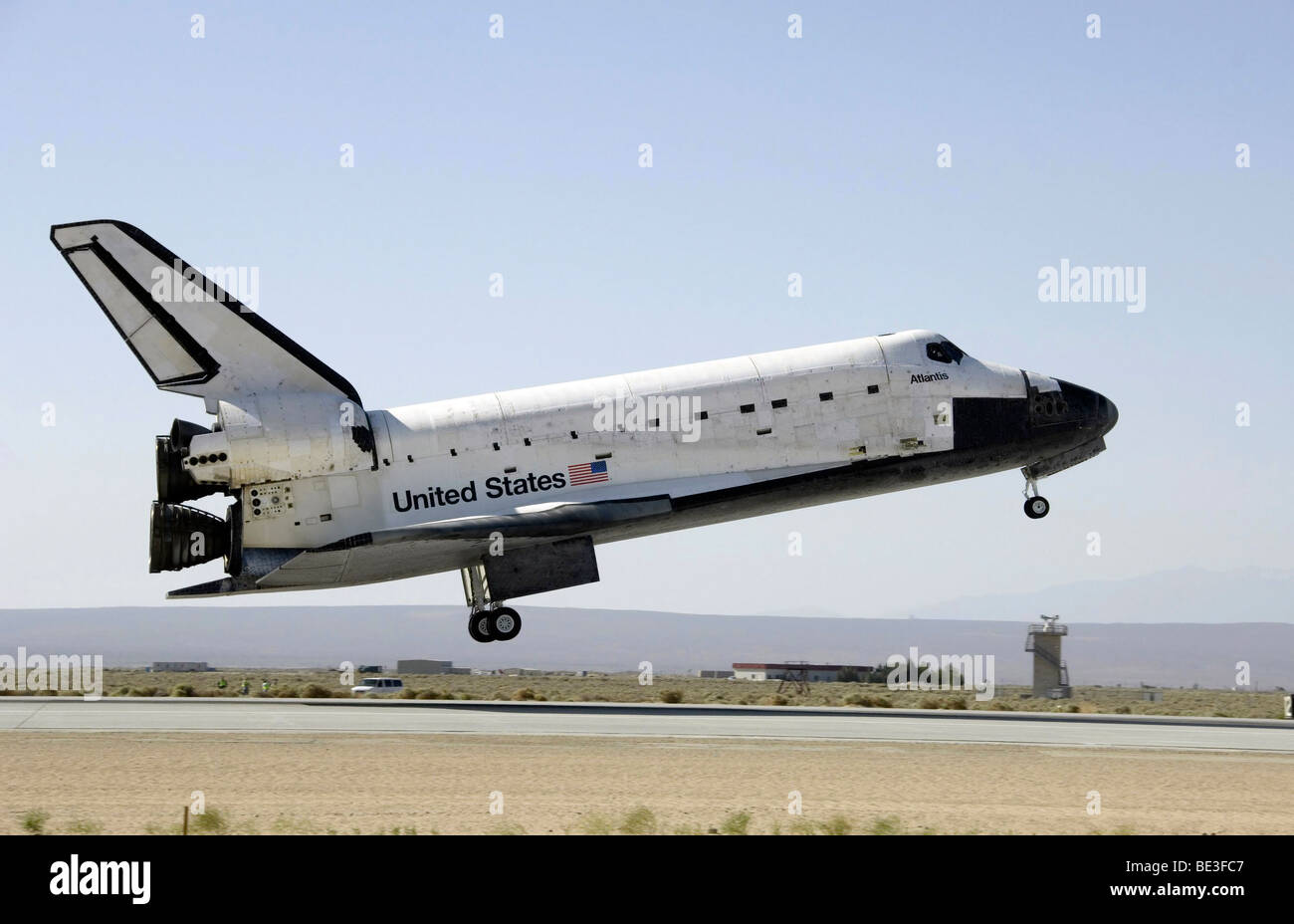 La navette spatiale Atlantis se prépare pour l'atterrissage. Banque D'Images