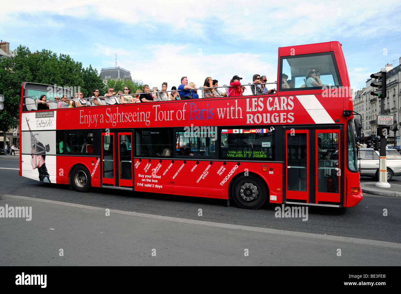 Visite de la ville dans un bus de tourisme, Paris, France, Europe Banque D'Images
