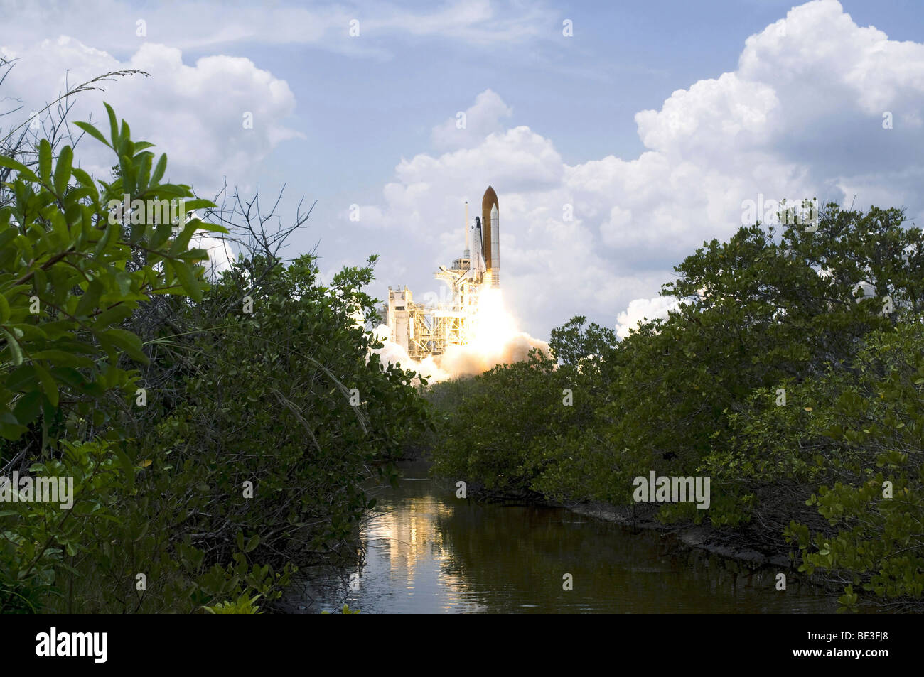 La navette spatiale Atlantis décollera à partir de sa plateforme de lancement vers l'orbite de la Terre. Banque D'Images