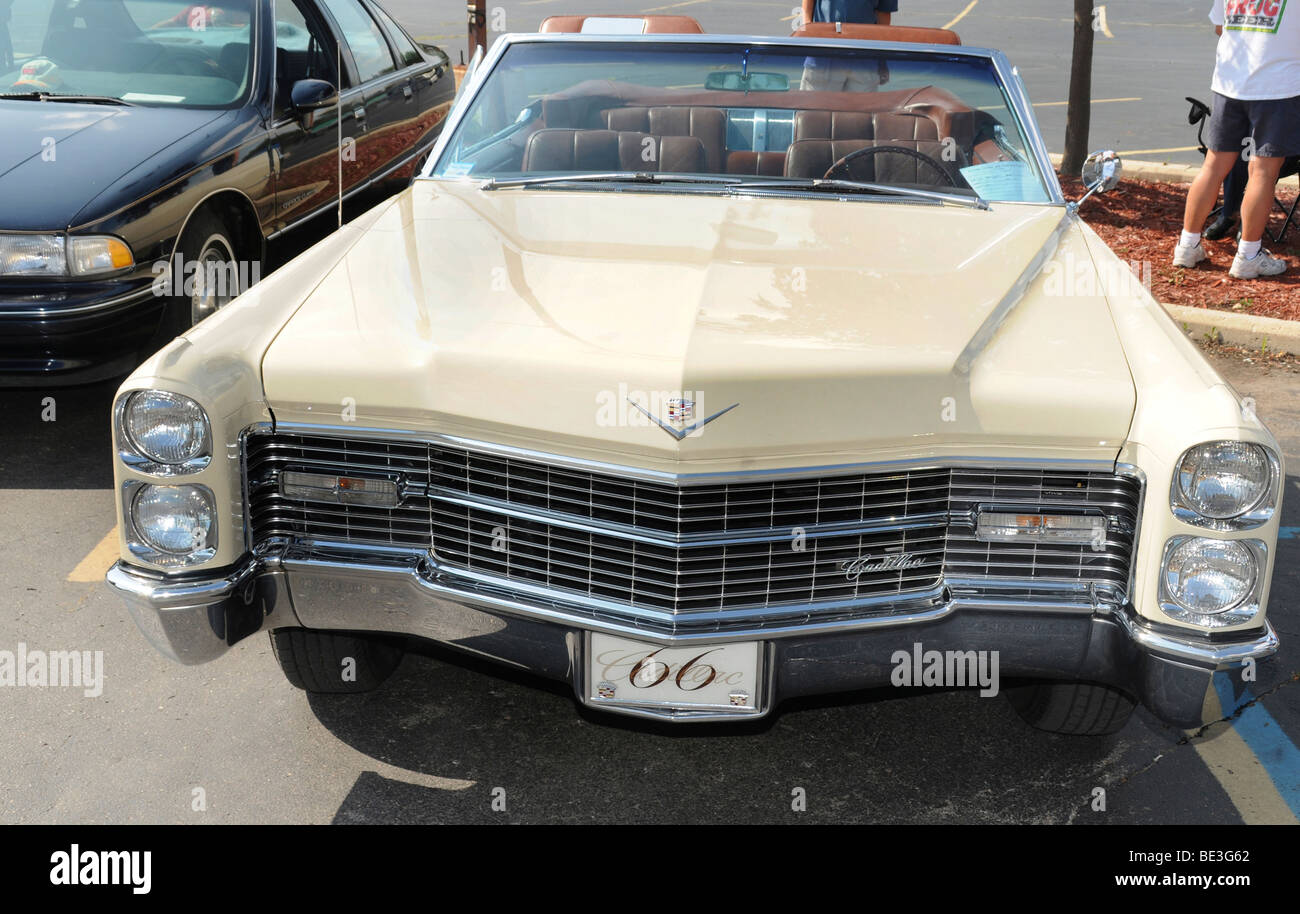 1966 Cadillac convertible voiture classique Banque D'Images