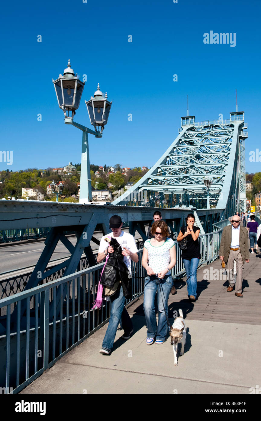 Le 'Blue Wonder' Pont sur l'Elbe dans le quartier Blasewitz vers Loschwitz, Dresde, Saxe, Allemagne, Europe Banque D'Images