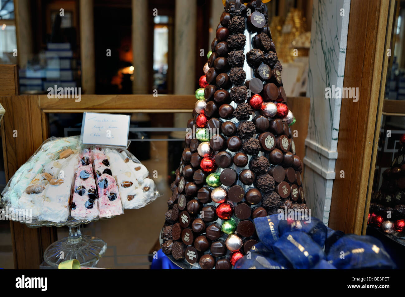 Paris, France, chocolats Vitrine, "ebauve et Gallais', 'Pièce Montée' Détail Banque D'Images