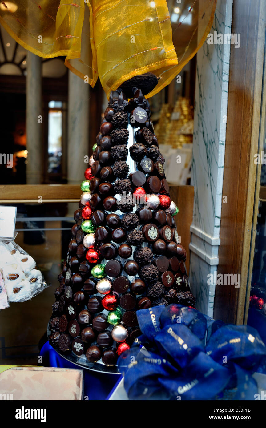 Paris, France, chocolats Vitrine, "ebauve et Gallais', bonbons, détail 'Pièce Montée' Banque D'Images