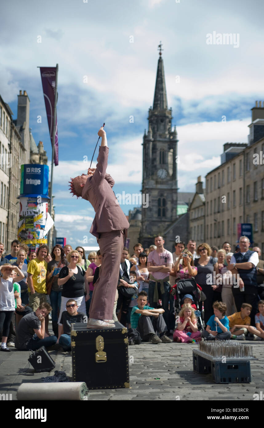 Artiste de rue dans le Royal Mile d'Édimbourg lors de la Fringe Festival 2009, en Écosse, au Royaume-Uni. Banque D'Images