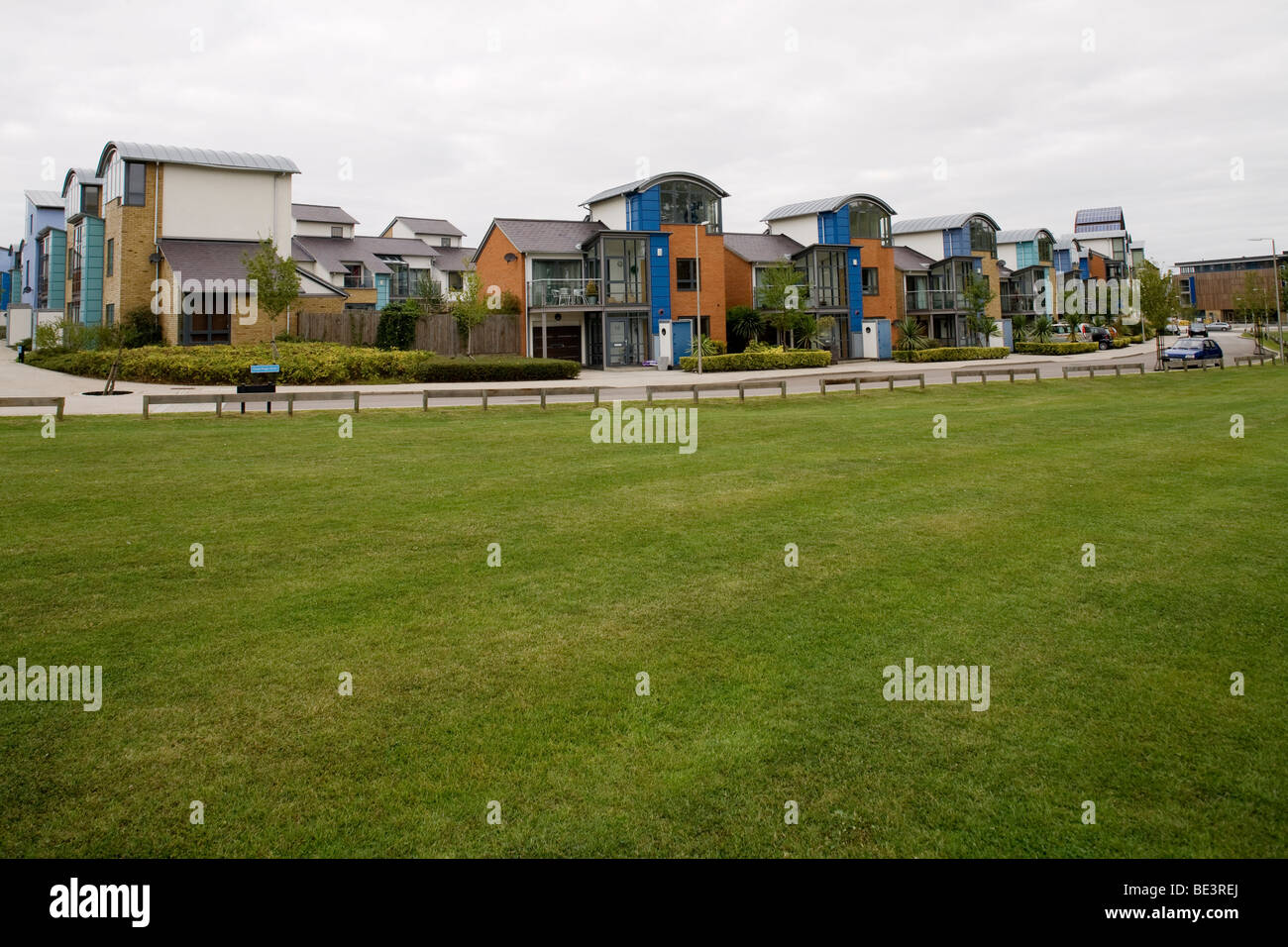 Logement sur le designer dans Newhall futuriste Harlow Essex UK conçu par le leader européen des architectes. Banque D'Images