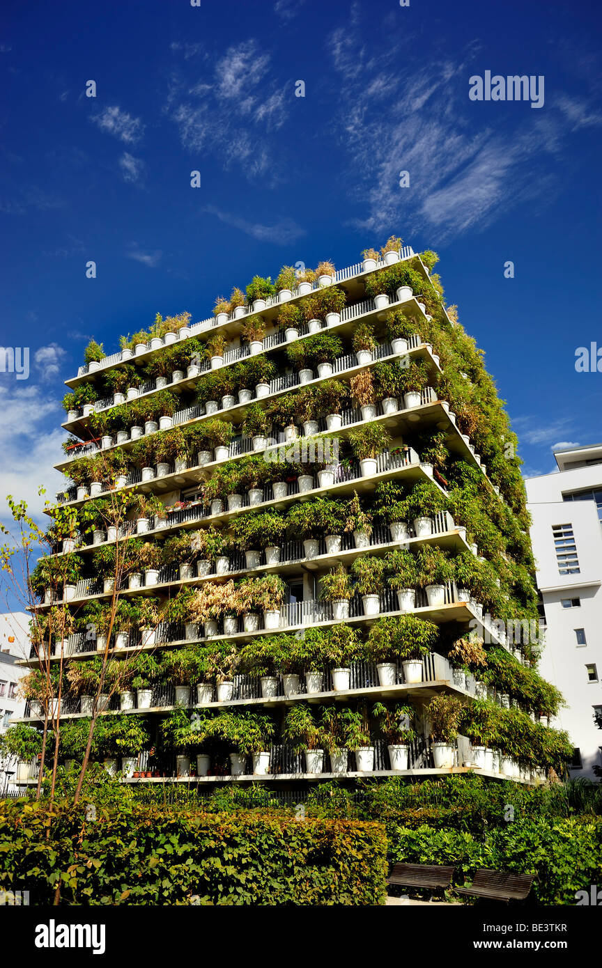 Paris, France, quartier vert, du logement, de l'appartement des fleurs 'Tower, Tour de la conception écologique du parc, les bâtiments, le concept d'économie verte Banque D'Images