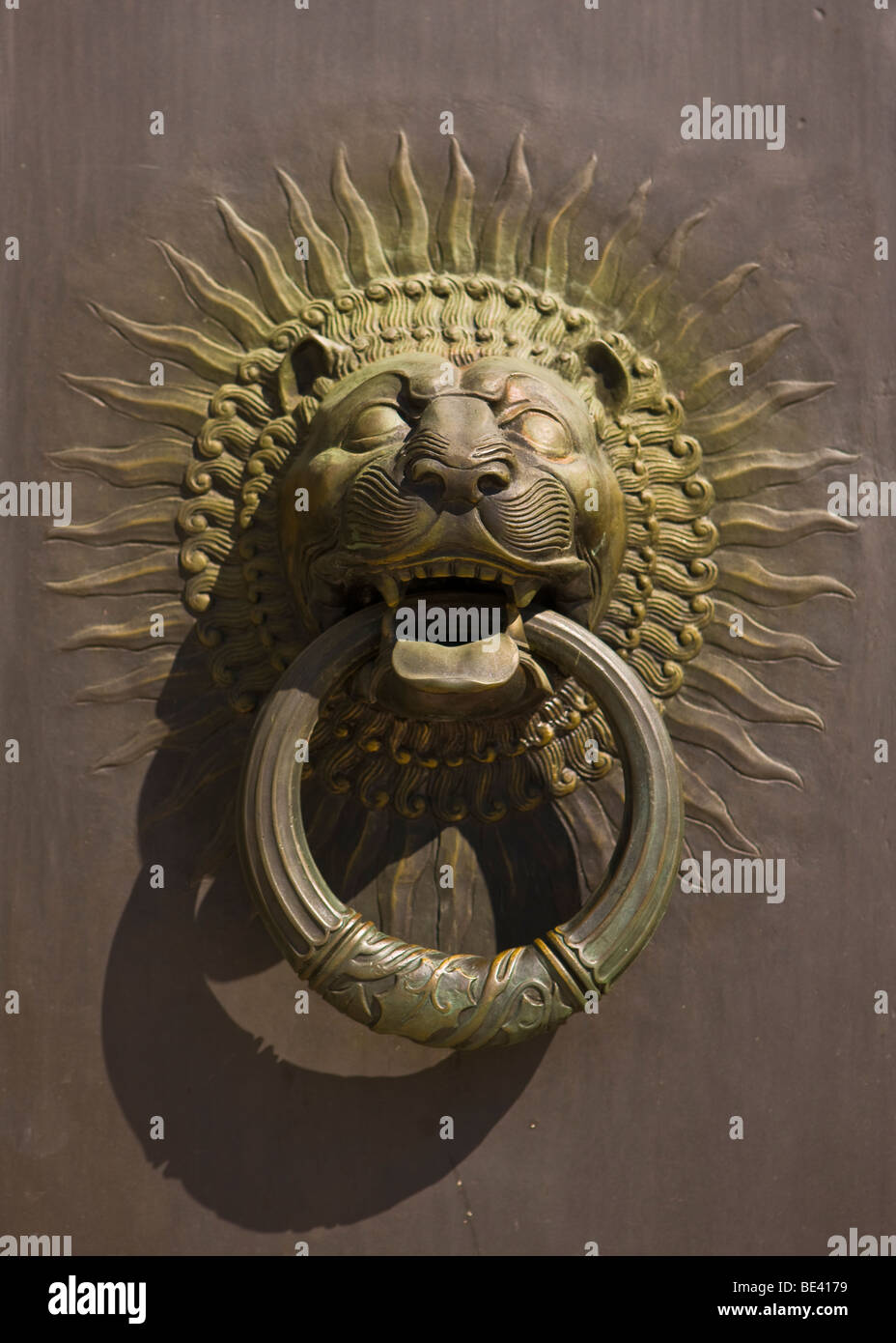 WASHINGTON, DC, USA - heurtoir à entrée à Scottish Rite de la Franc-maçonnerie bâtiment, également connu sous le nom de la Maison du Temple Banque D'Images