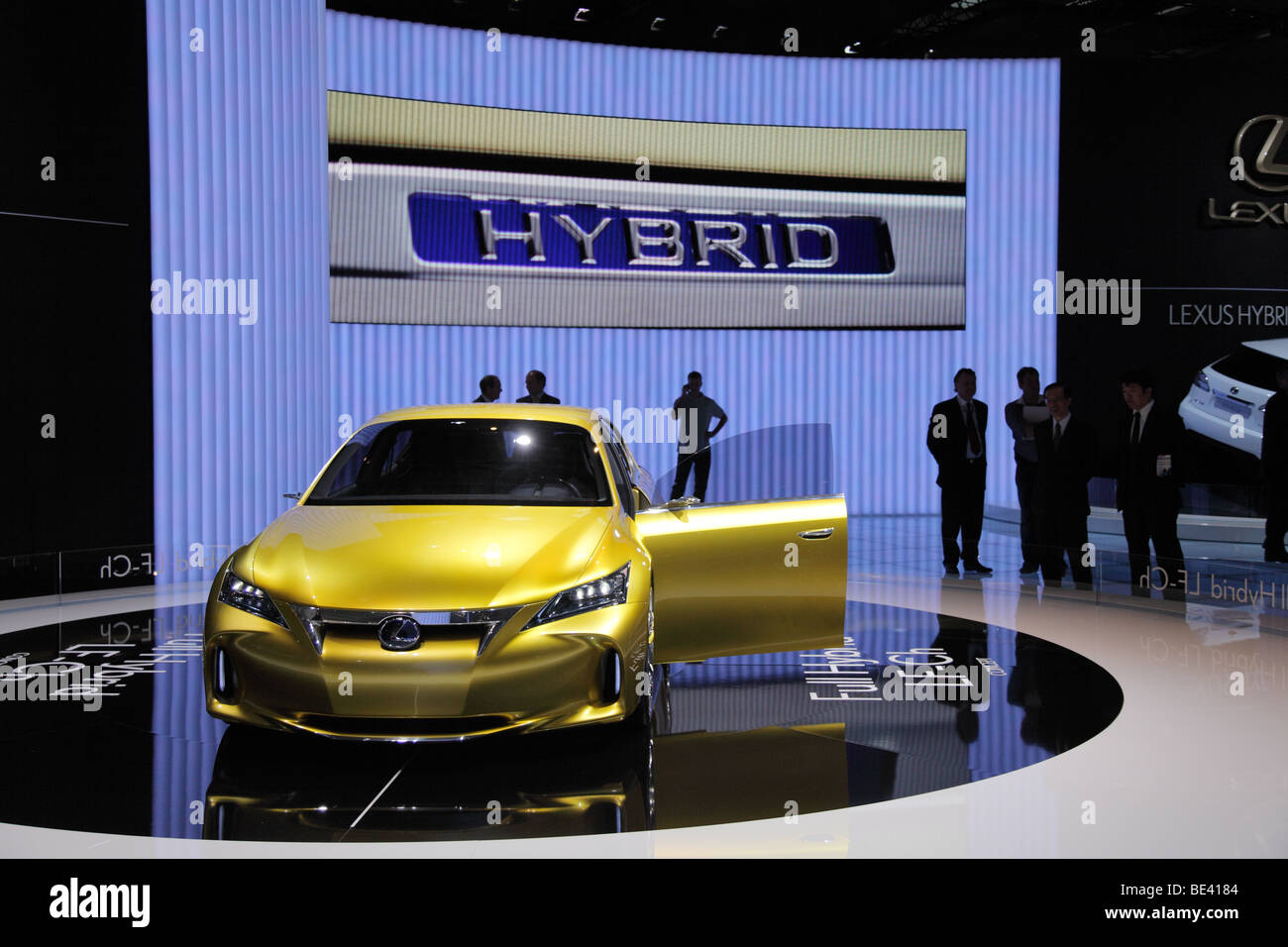 63ème International Motor Show (IAA) : présentation d'une voiture hybride Lexus avec lecteur Banque D'Images