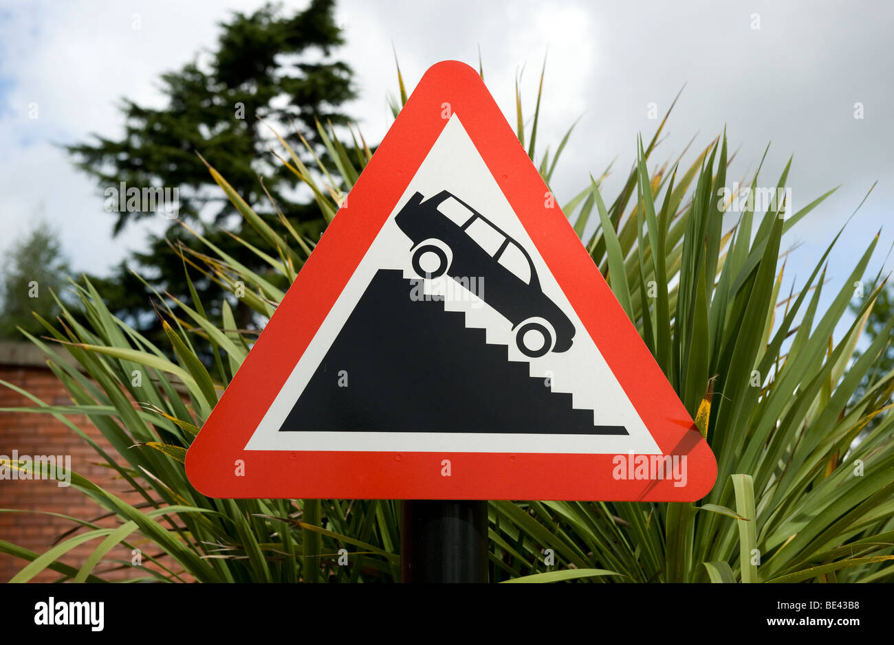 Un panneau d'avertissement de trafic routier inhabituelle en Angleterre Worcestershire Bromsgrove Banque D'Images