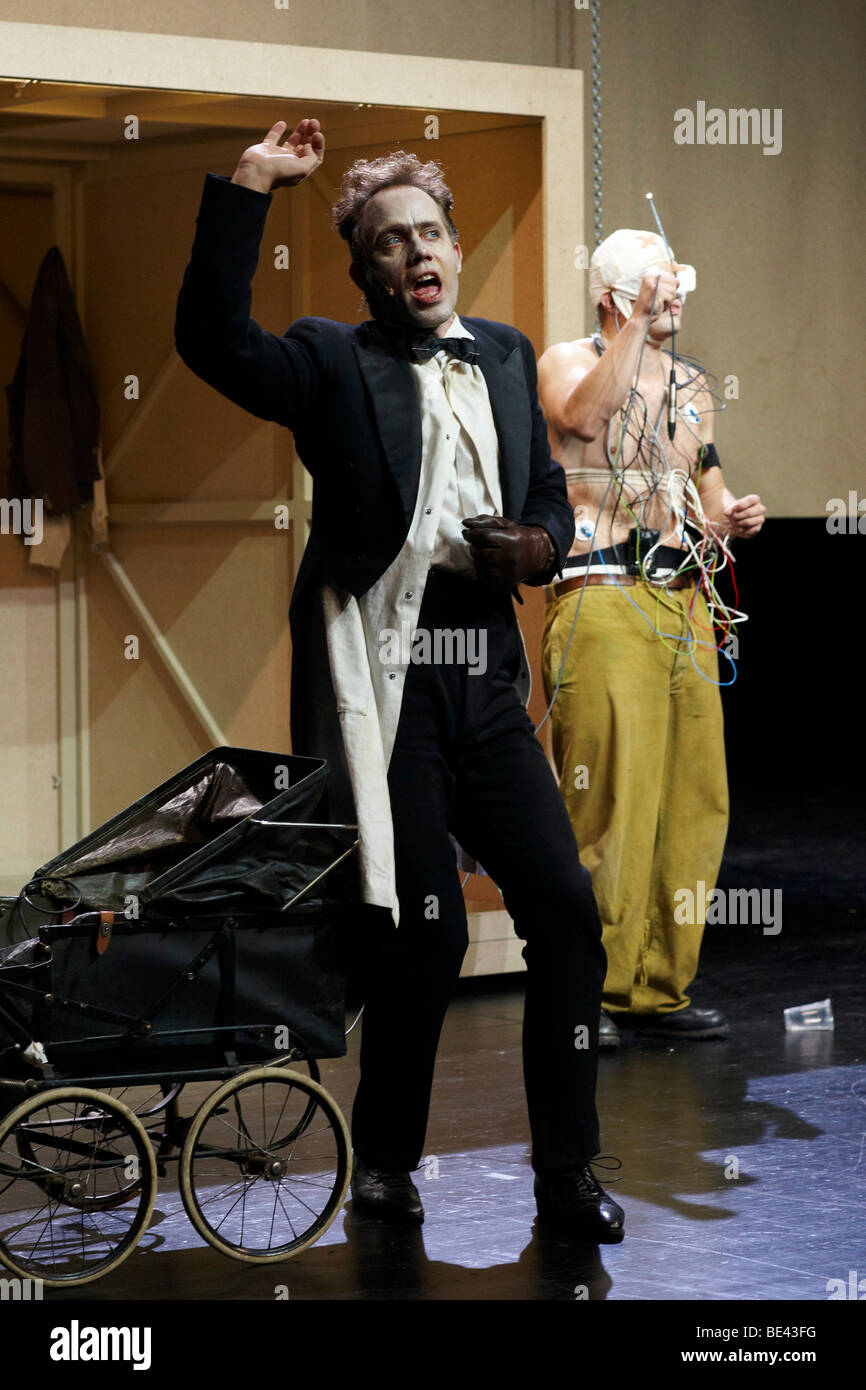 Woyzeck, musical basé sur la pièce de Georg Buechner, chansons de Tom Waits et Kathleen Brennan, concept de Robert Wilson, premie Banque D'Images