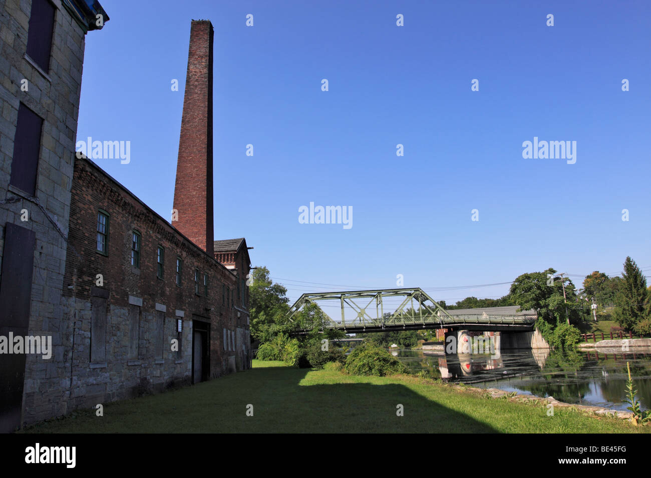 Usine de tricotage abandonnés le long du Canal Seneca-Cayuga, une partie de l'Erie Canal système, Seneca Falls, NY Banque D'Images