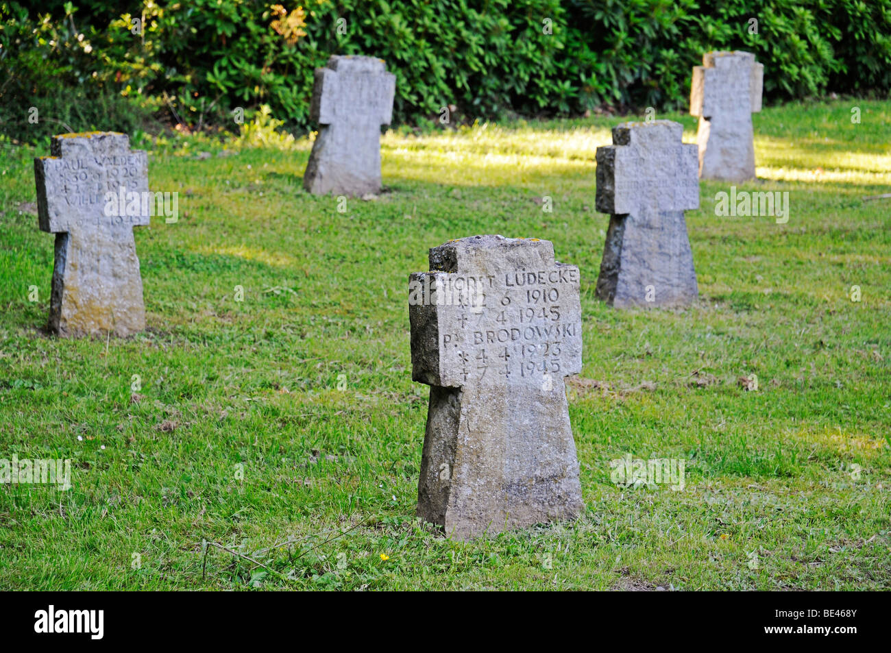 Croix en pierre, cimetières militaires, cimetière militaire, Eversberg, Meschede, région du Sauerland, Rhénanie du Nord-Westphalie, Allemagne, Euro Banque D'Images