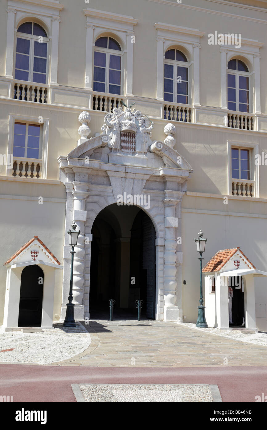 Façade du palais du prince, résidence de la famille Grimaldi, place du palais monaco sud de la france Banque D'Images