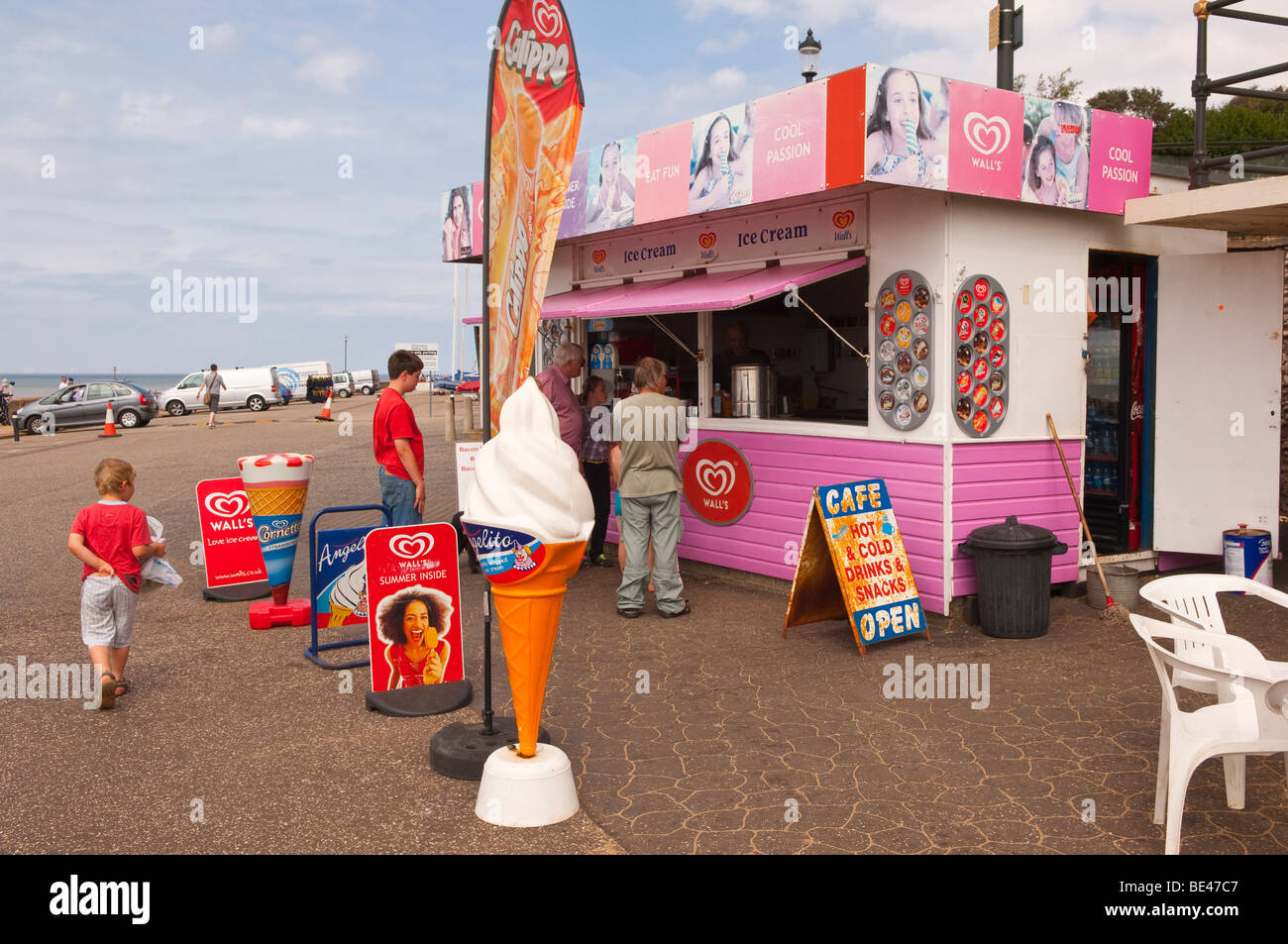 Un décrochage de la crème glacée et café sur la plage de Hunstanton , North Norfolk , Royaume-Uni Banque D'Images