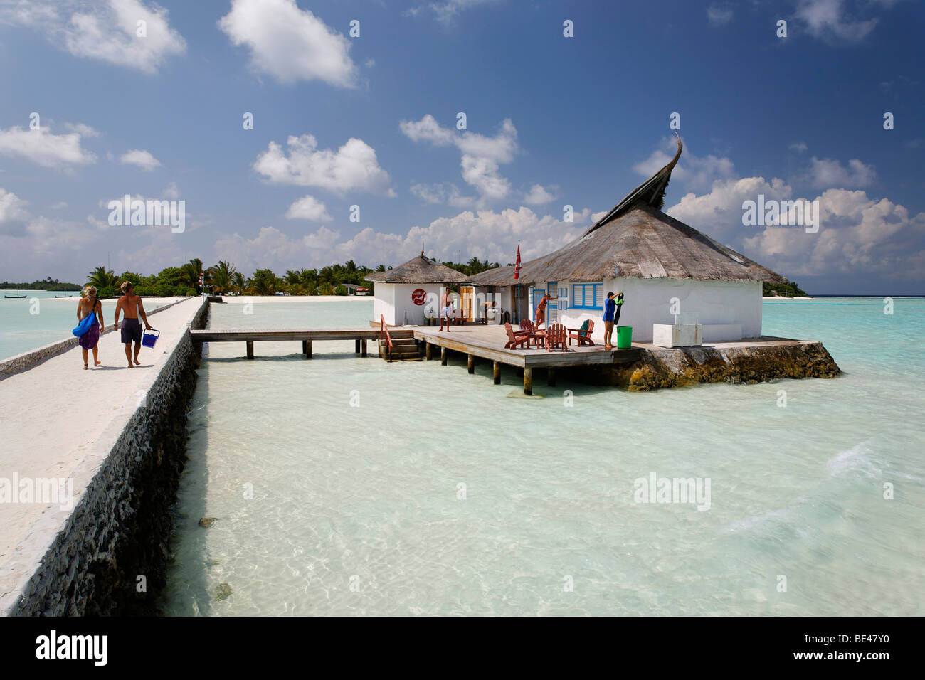 Magasin de plongée, les plongeurs de l'euro, jetty, Maldive island, South Male Atoll, Maldives, Achipelago, Asie, Océan Indien Banque D'Images