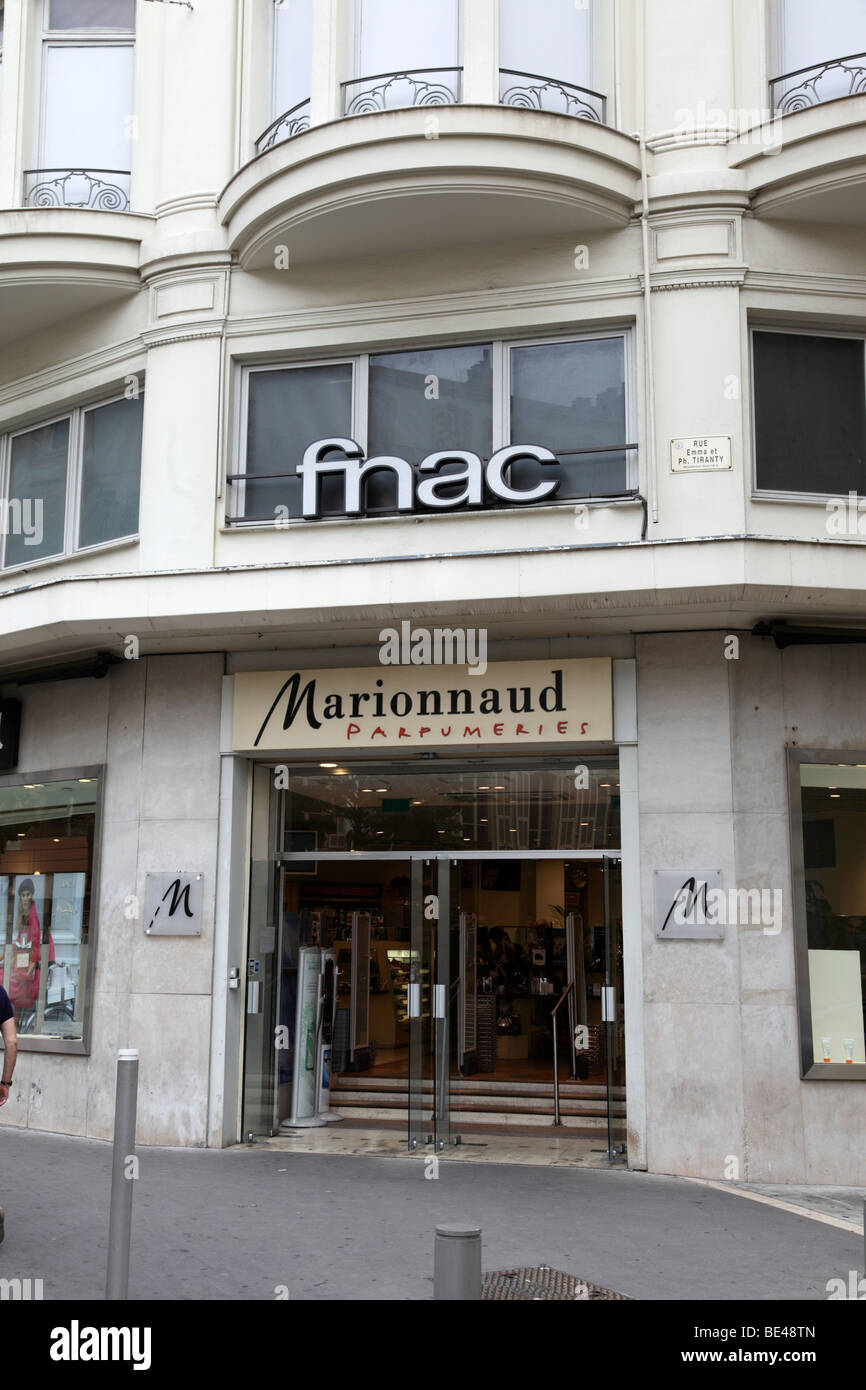 Entrée de la fnac un magasin vendant de l'électronique et de dvd's le long de l'avenue Jean Medecin nice sud de la france Banque D'Images