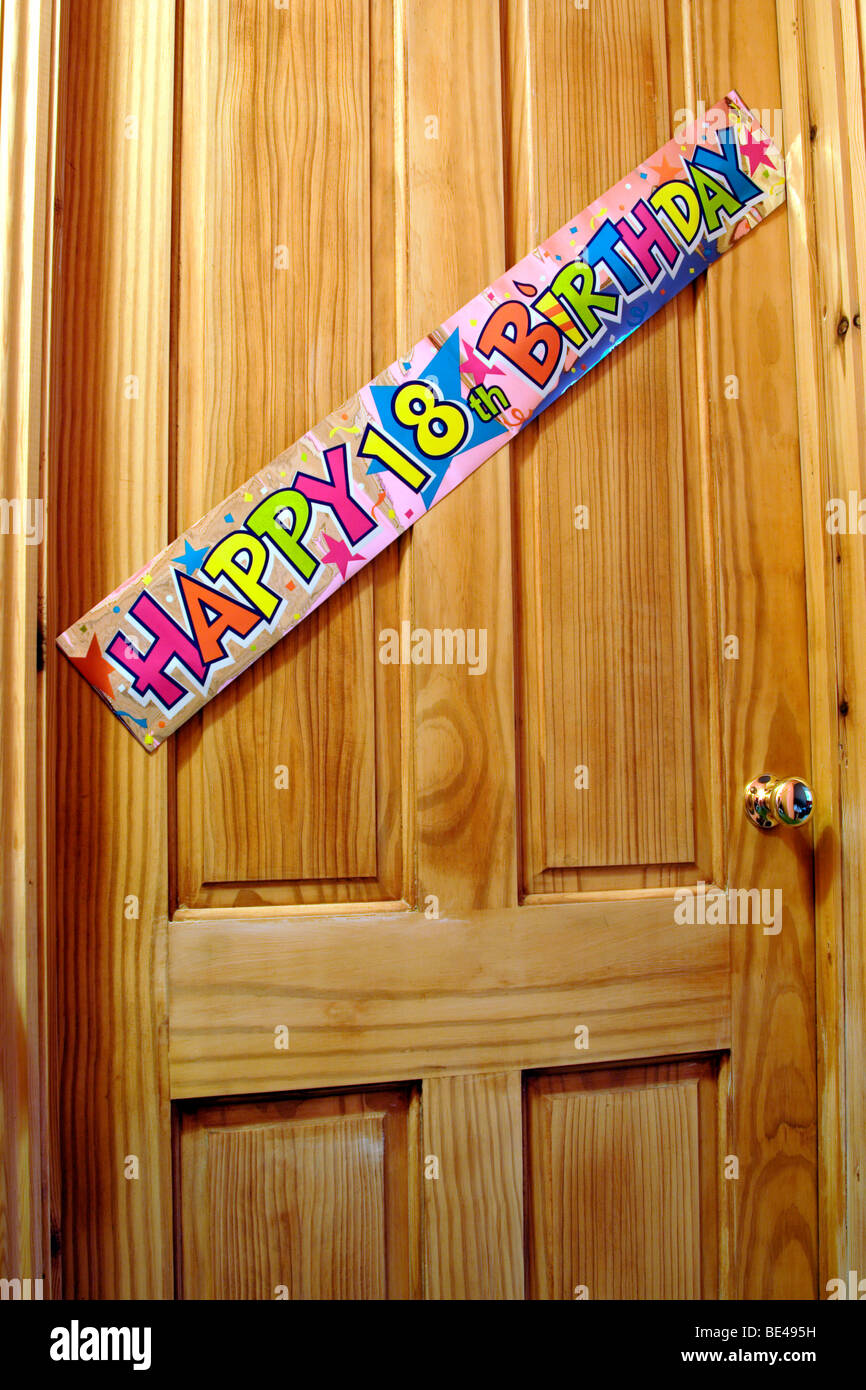 Joyeux 18ème anniversaire de la bannière sur la porte de chambre à coucher Banque D'Images