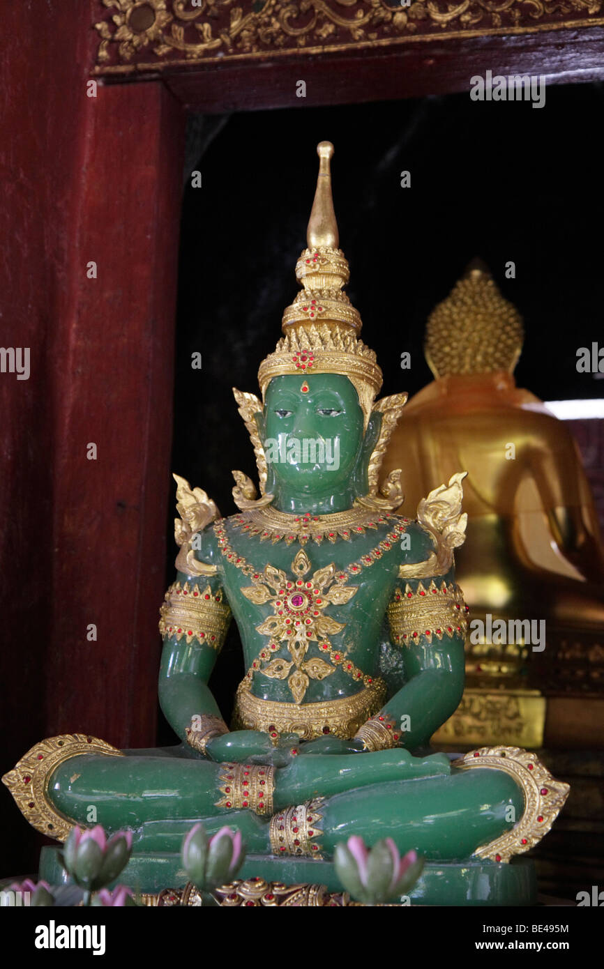 Statue de Bouddha en jade vert, Wat Phra Sing, Chiang Mai, Thaïlande du Nord, Asie Banque D'Images