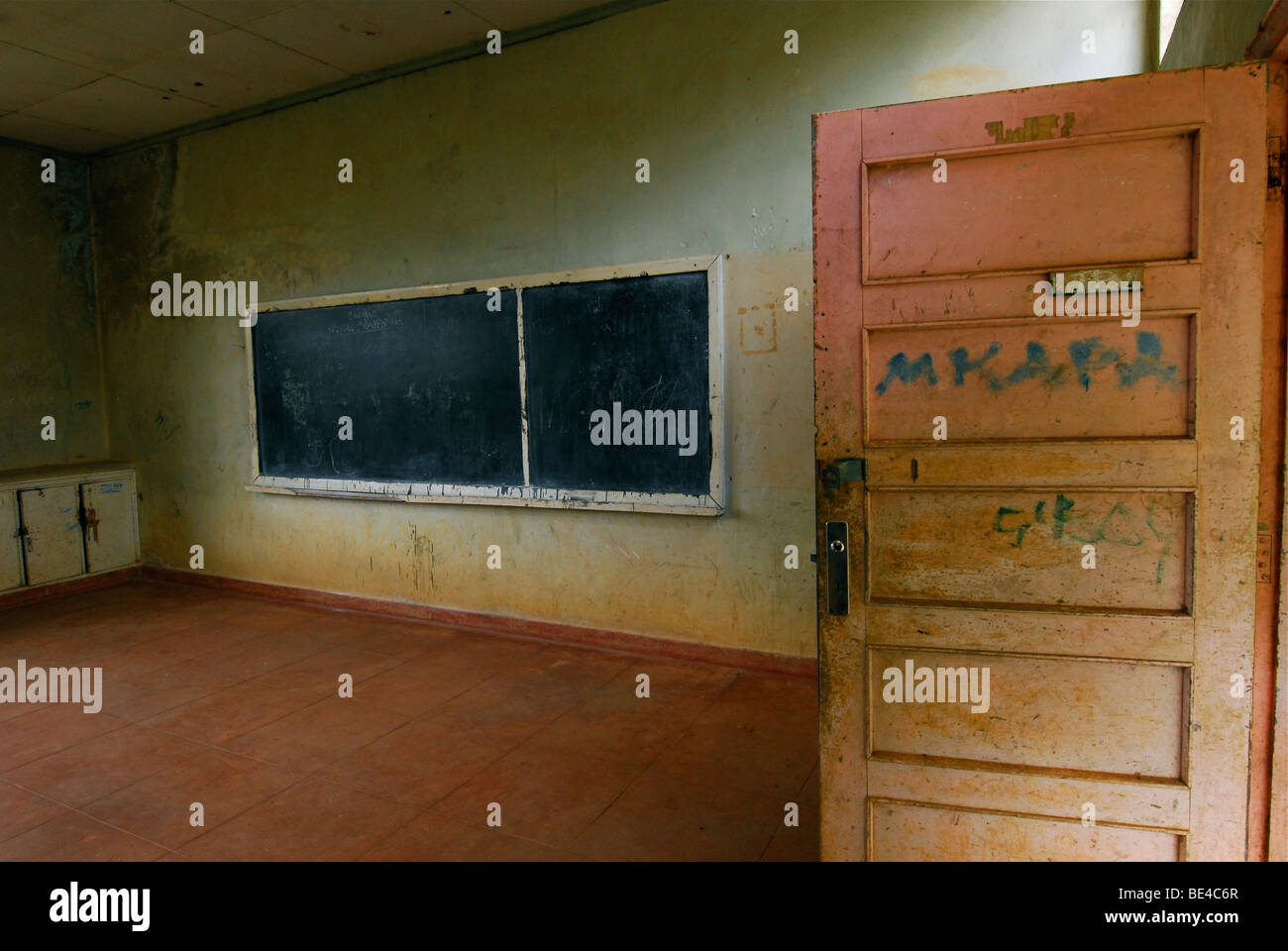 Dans une salle de classe dans l'école vacants Magamba, Tanzania, Africa Banque D'Images