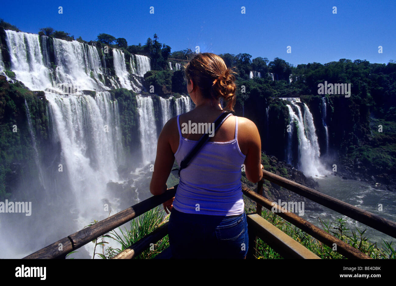 Voir l'île de San Martin balcon .Parc National de l'Iguazu Falls, province de Misiones. L'Argentine Banque D'Images