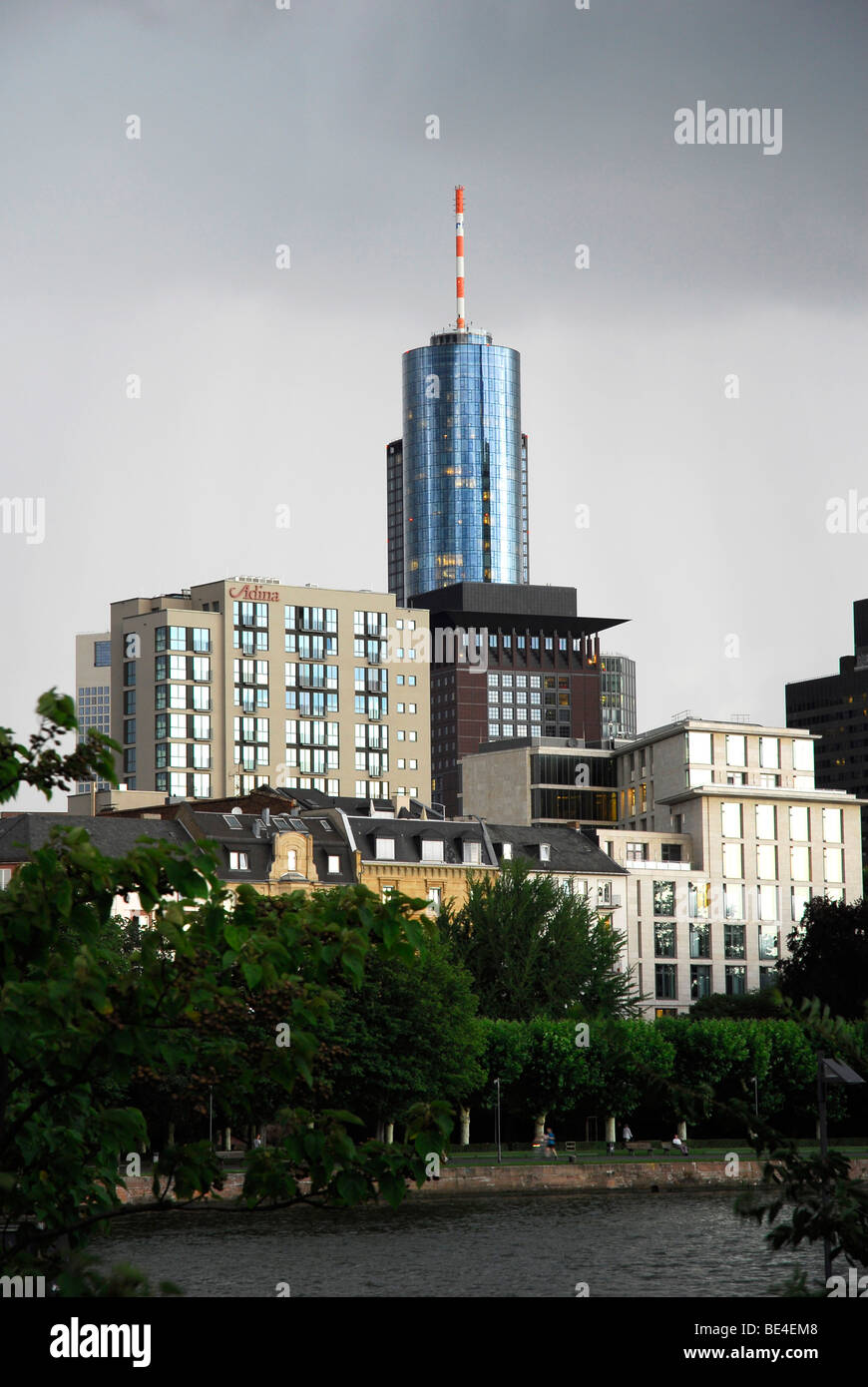 Les toits gris de la tour principale du quartier financier avec la Helaba, Frankfurt am Main, Hesse, Germany, Europe Banque D'Images