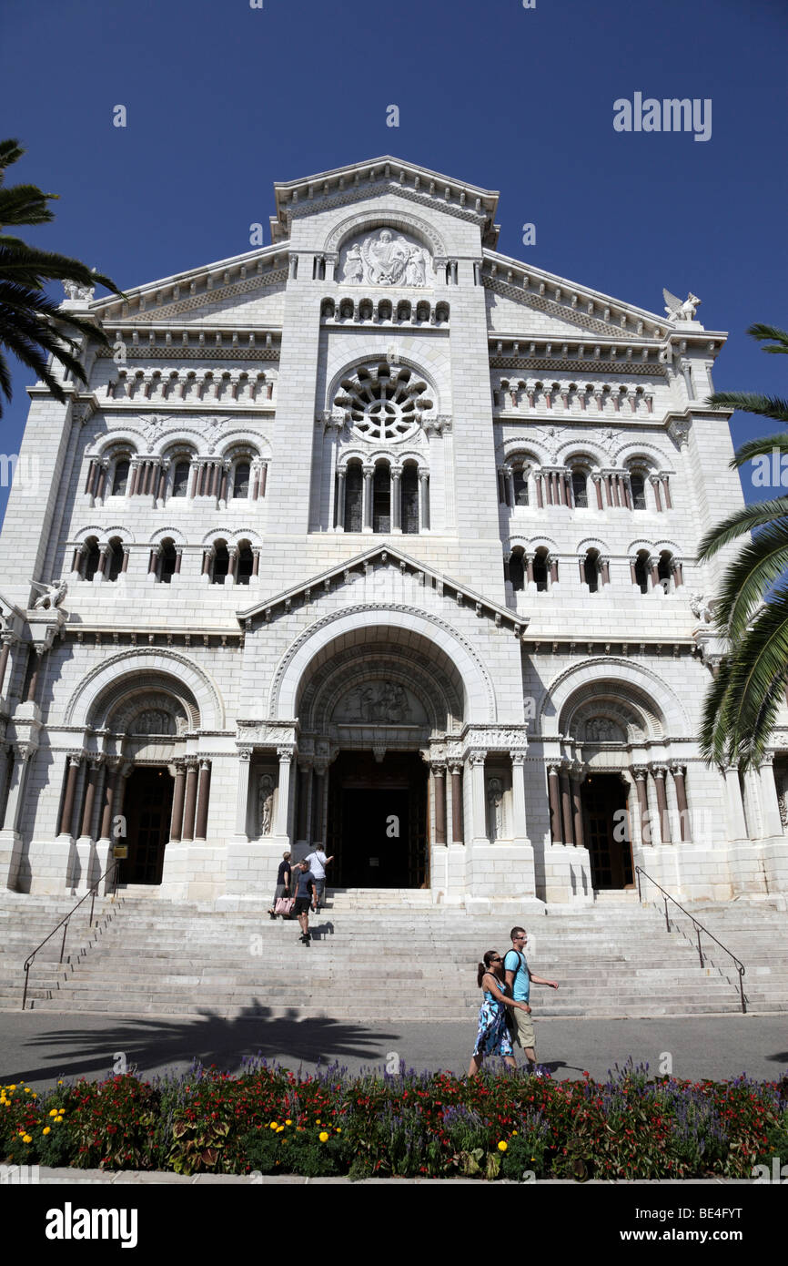 Façade de la cathédrale de monaco construit en 1875 avec des pierres blanches de la Turbie monaco sud de la france Banque D'Images