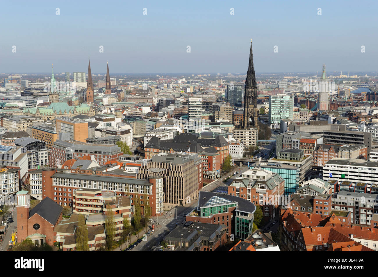 Photo aérienne du centre-ville de Hambourg, St'église Saint-Nicolas, ville hanséatique de Hambourg, Allemagne, Europe Banque D'Images