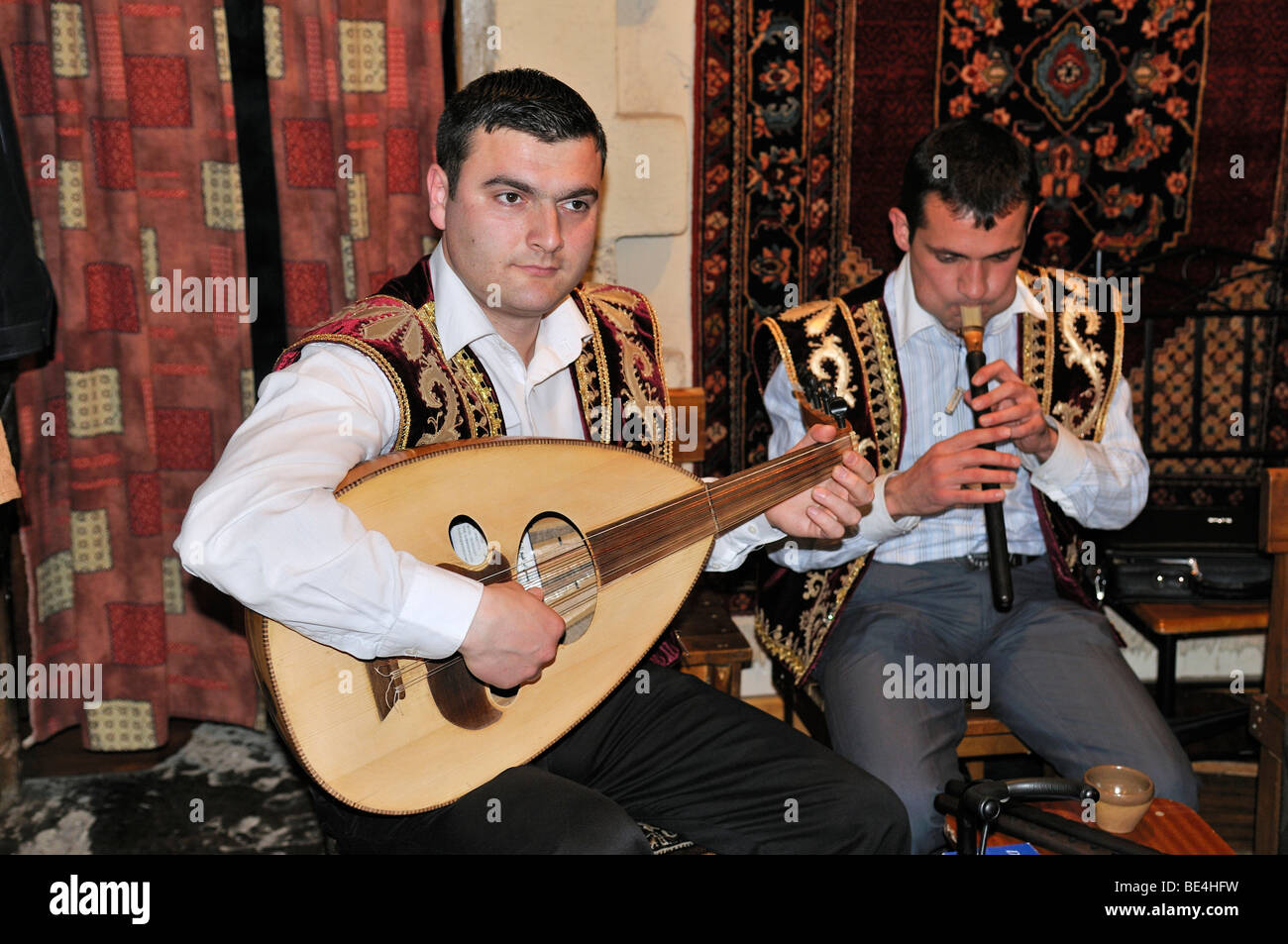 La musique folklorique arménienne, musiciens dans un restaurant de Yerevan, Arménie, Asie, Jerewan Banque D'Images