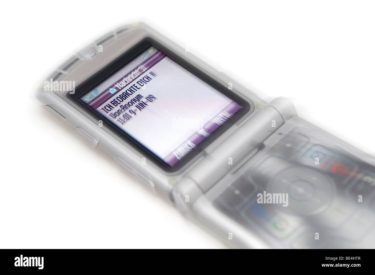 L'écran du téléphone cellulaire avec un message texte, image symbolique de harcèlement, harcèlement via téléphone mobile Banque D'Images