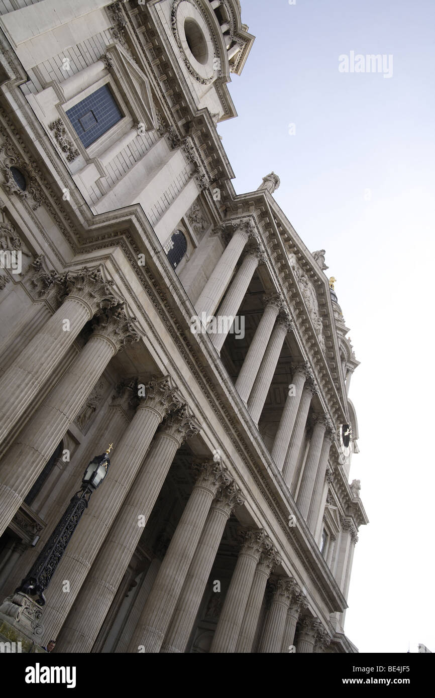 Aspects de la cathédrale St Paul à Londres.Architecture Sir Christopher Wren monument religieux.L'influence romaine grecque perspective. Banque D'Images